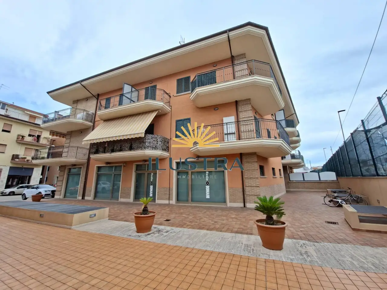 Negozio in Via Enrico Toti 58, San Benedetto Del Tronto, {3} - Foto 1