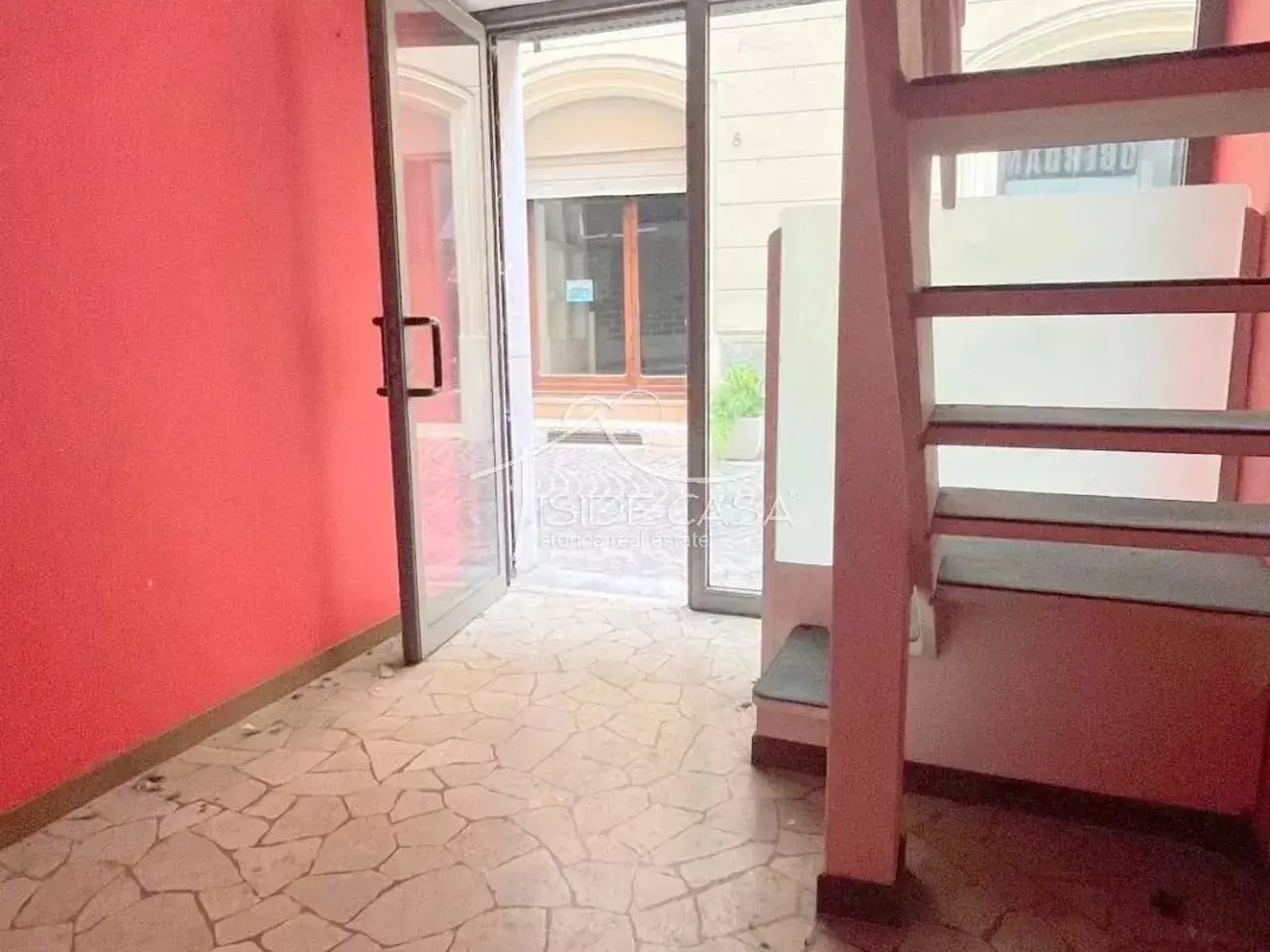 Negozio in 9-13 Via Oberdan, Mantova, {3} - Foto 2