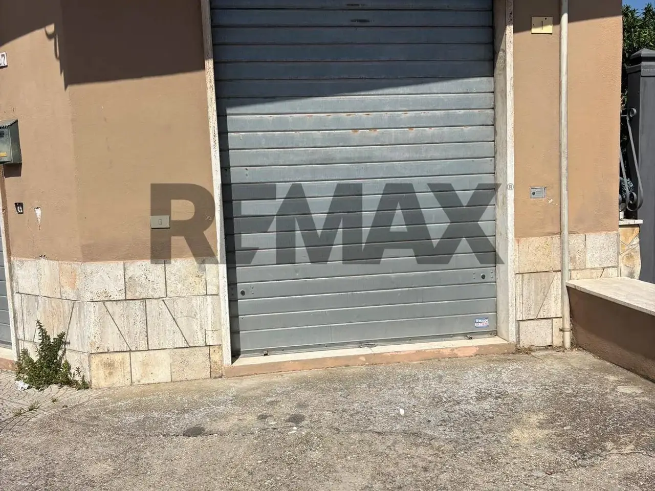 Negozio in Via Martiri di Belfiore 27, Marino, {3} - Foto 2