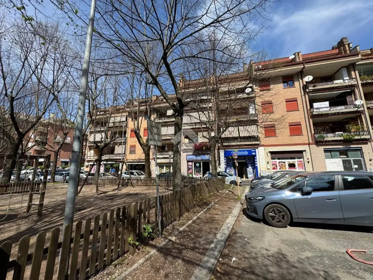 Negozio in Piazza Aldo Moro 35, Albano Laziale, {3} - Foto 2