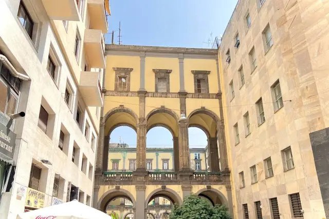 Magazzino in Piazza Giacomo Matteotti, Napoli - Foto 1