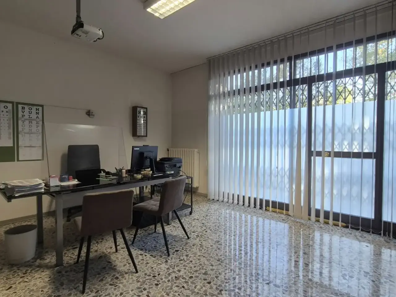 Negozio in Via Lago di Bracciano 14, Carpi, {3} - Foto 2