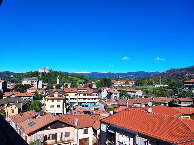 Penthouse in Via Giacomo Matteotti, Angera - Foto 1