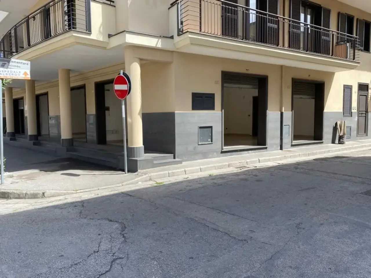 Negozio in Via Cavalieri di Vittorio Veneto 7c, Frattaminore, {3} - Foto 1