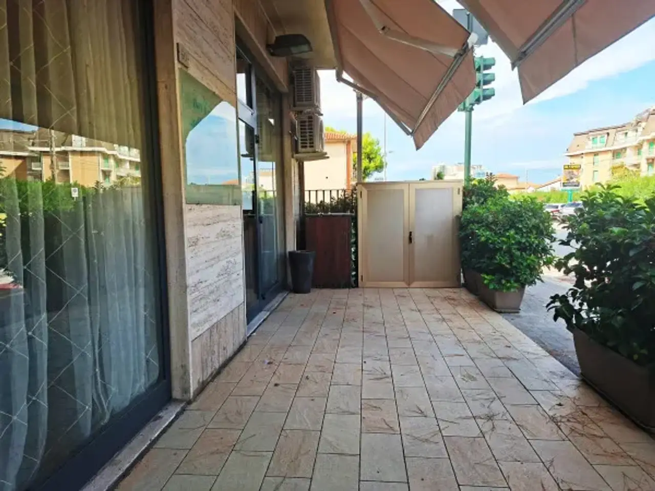 Negozio in Via Cristoforo Colombo 62, Civitanova Marche, {3} - Foto 1