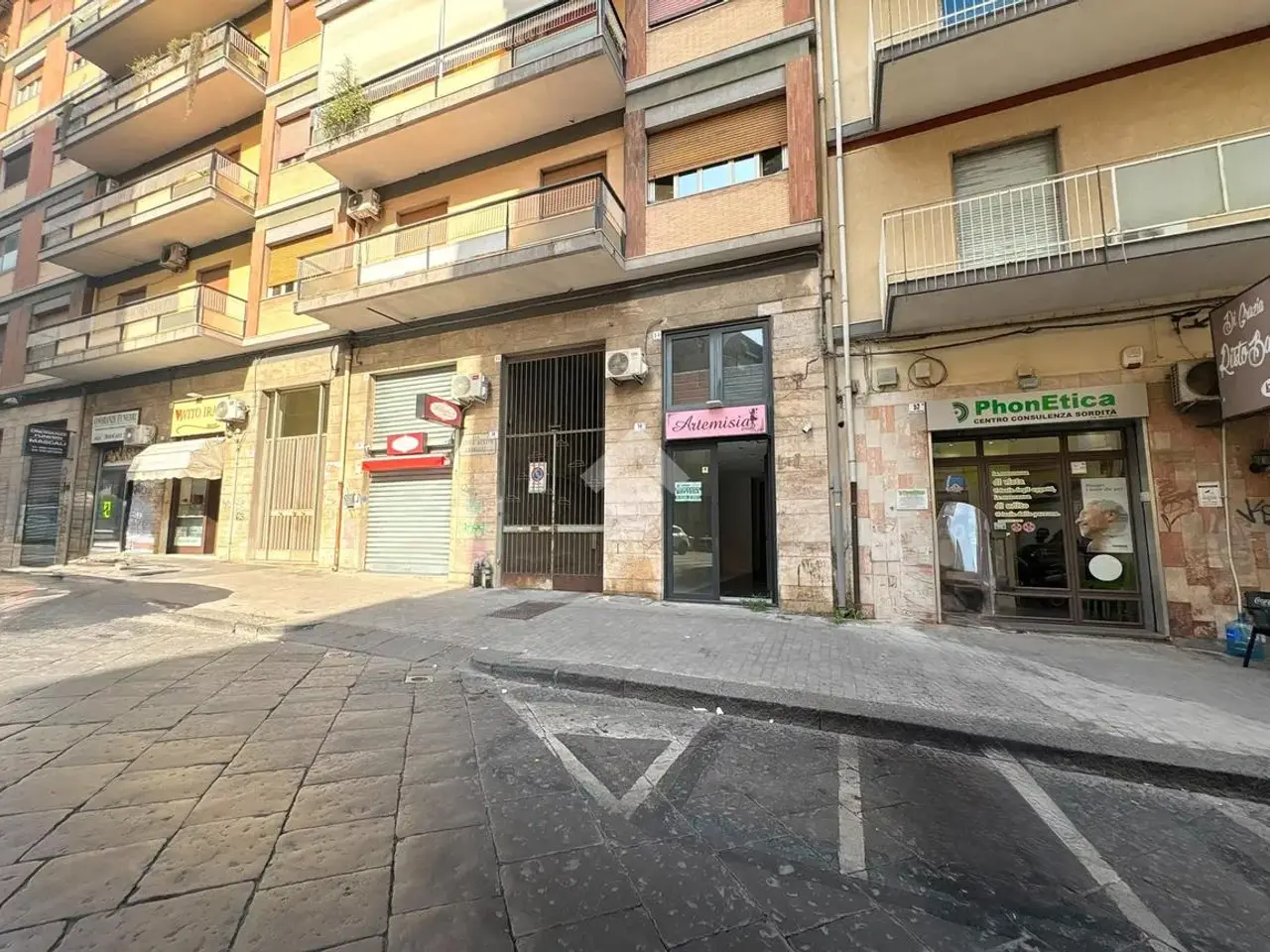 Negozio in Via Matteo Renato Imbriani 54, Catania, {3} - Foto 2