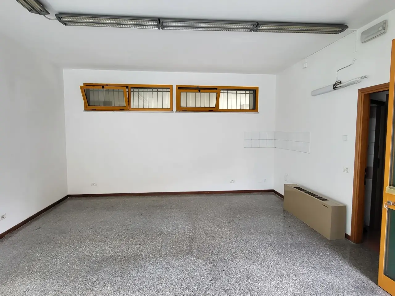 Palazzina commerciale in , Senigallia, {3} - Foto 2