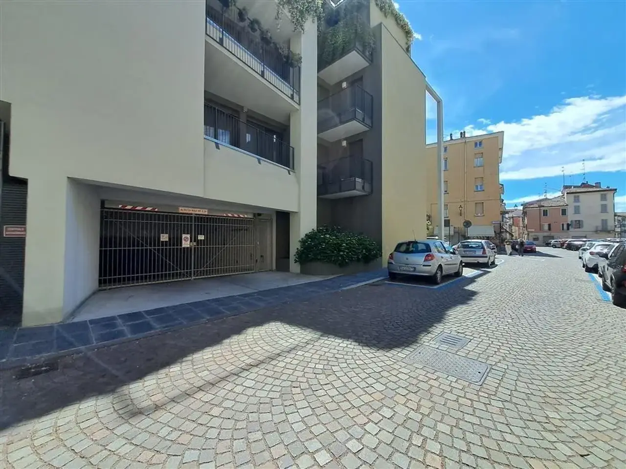 Parcheggio chiuso in Borgo delle Grazie 3, Parma, {3} - Foto 1