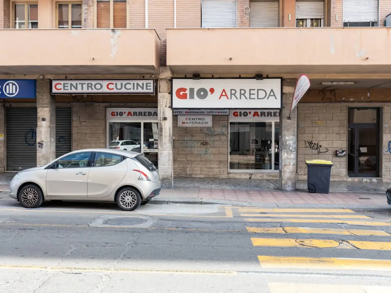 Negozio in Viale Sant'Avendrace 301, Cagliari, {3} - Foto 1