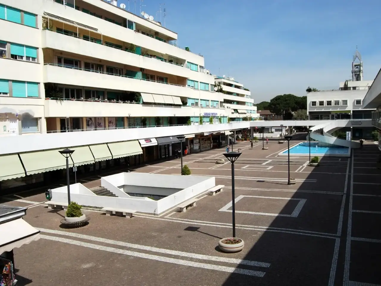 Negozio in Piazzale Filippo Il Macedone 89, Roma, {3} - Foto 1