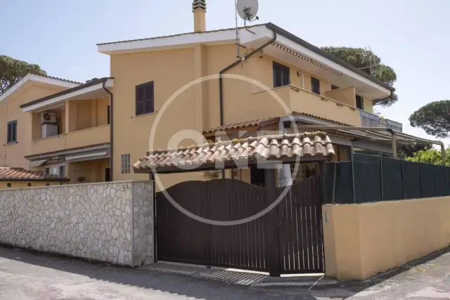 Terraced house in Via Aleardo Aleardi, Anzio - Photo 1