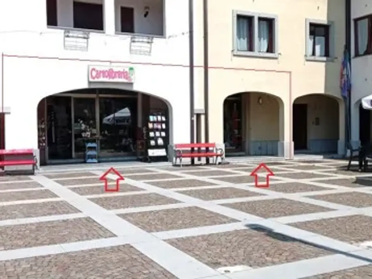 Negozio in Piazza 1 Maggio 26, Trasaghis, {3} - Foto 1