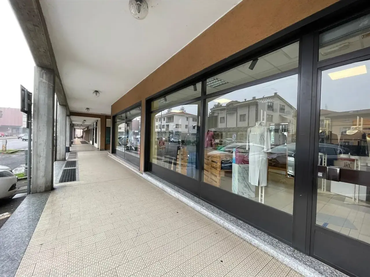 Negozio in Via Piave, Azzate, {3} - Foto 1