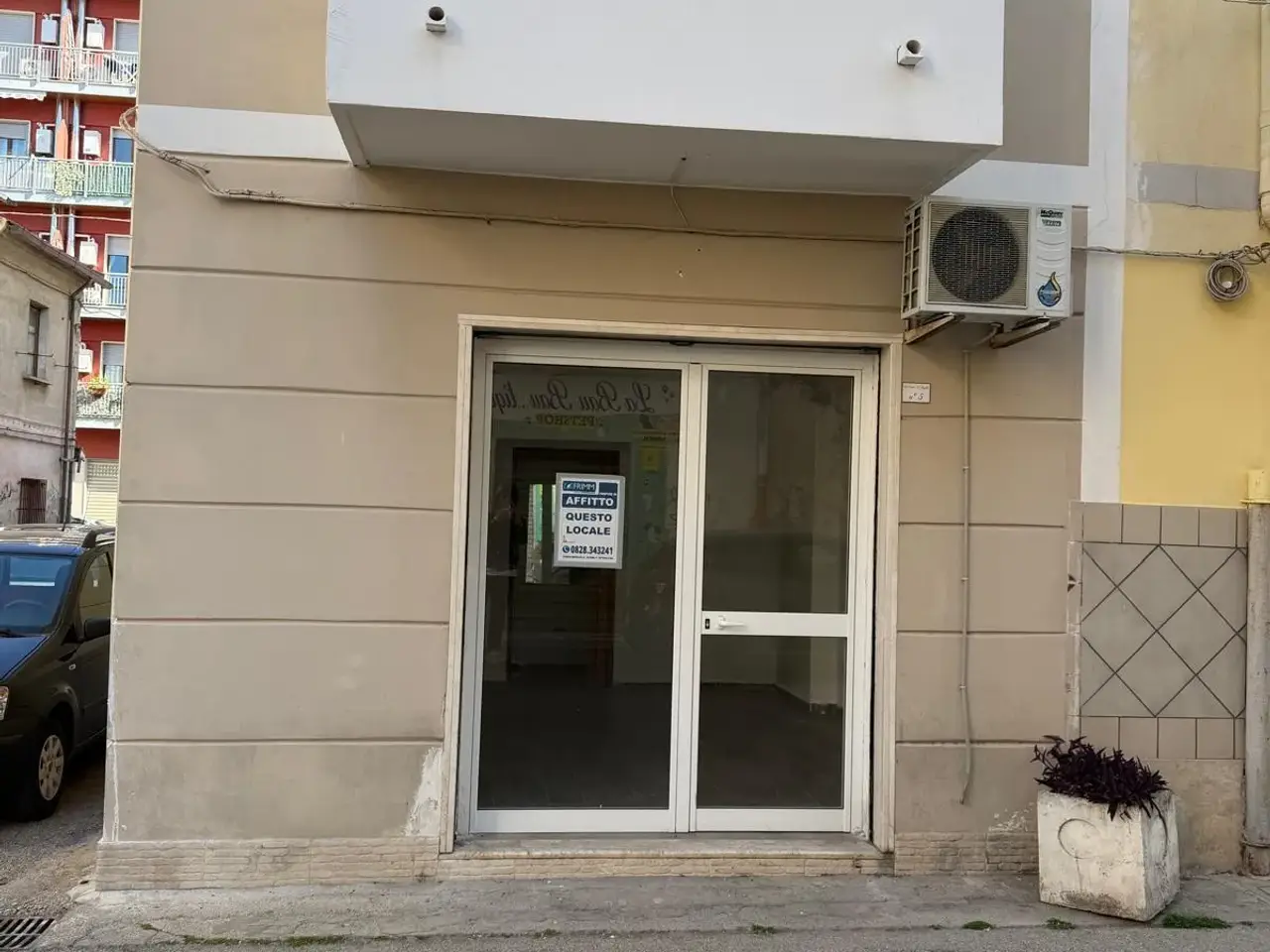 Negozio in Via Oreste d'Anzilio N.10, Battipaglia, {3} - Foto 1