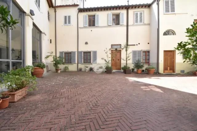 Vierzimmerwohnung in Via Ghibellina 25, Firenze - Foto 1