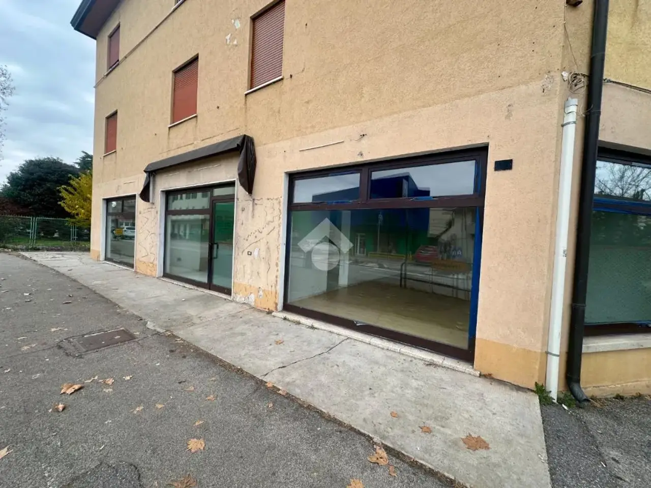 Negozio in Via Borgo Padova 15, Castelfranco Veneto, {3} - Foto 2