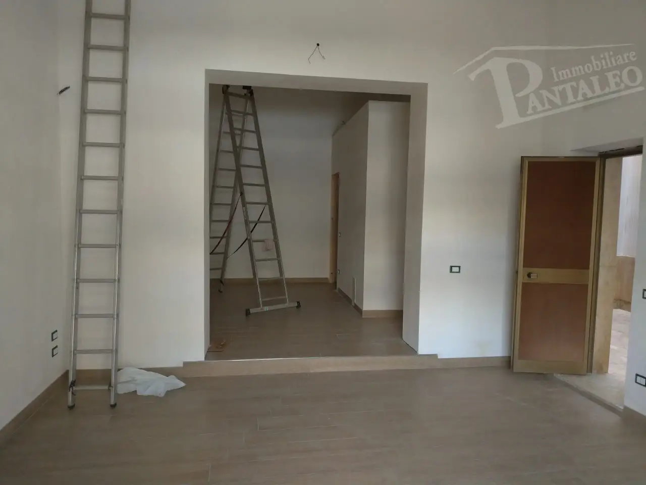 Esercizio commerciale in 
Via Mario Nuccio									, 
Marsala									, Marsala, {3} - Foto 1