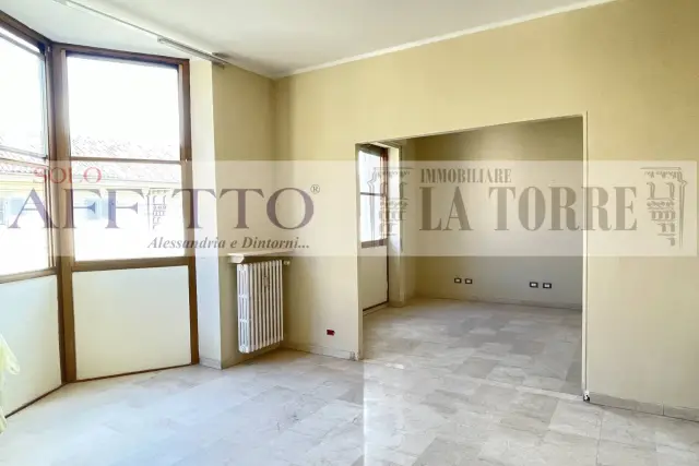 Vierzimmerwohnung in Via Camillo Cavour, Alessandria - Foto 1