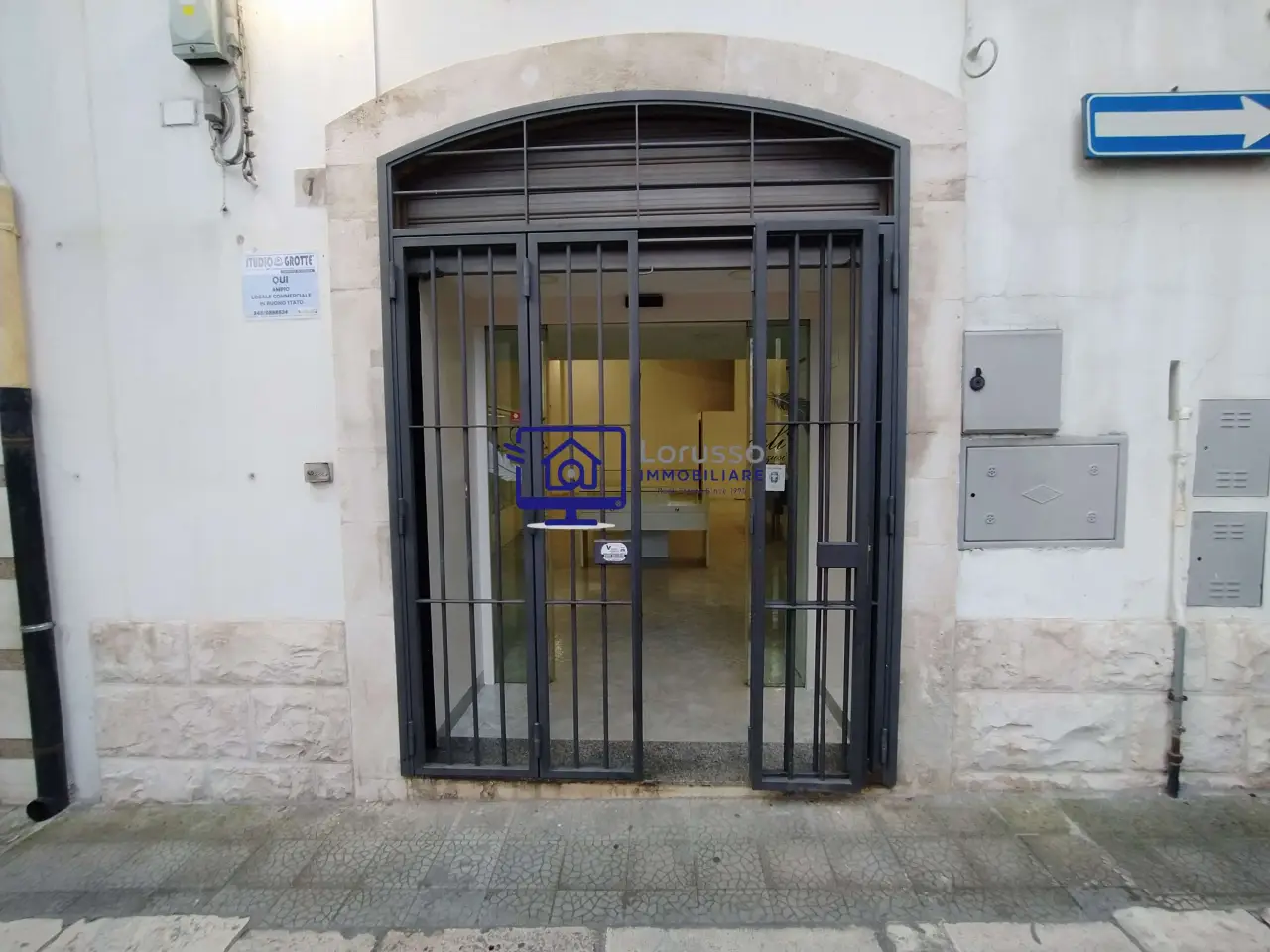 Negozio in Via Federco di Svevia 7, Castellana Grotte, {3} - Foto 1