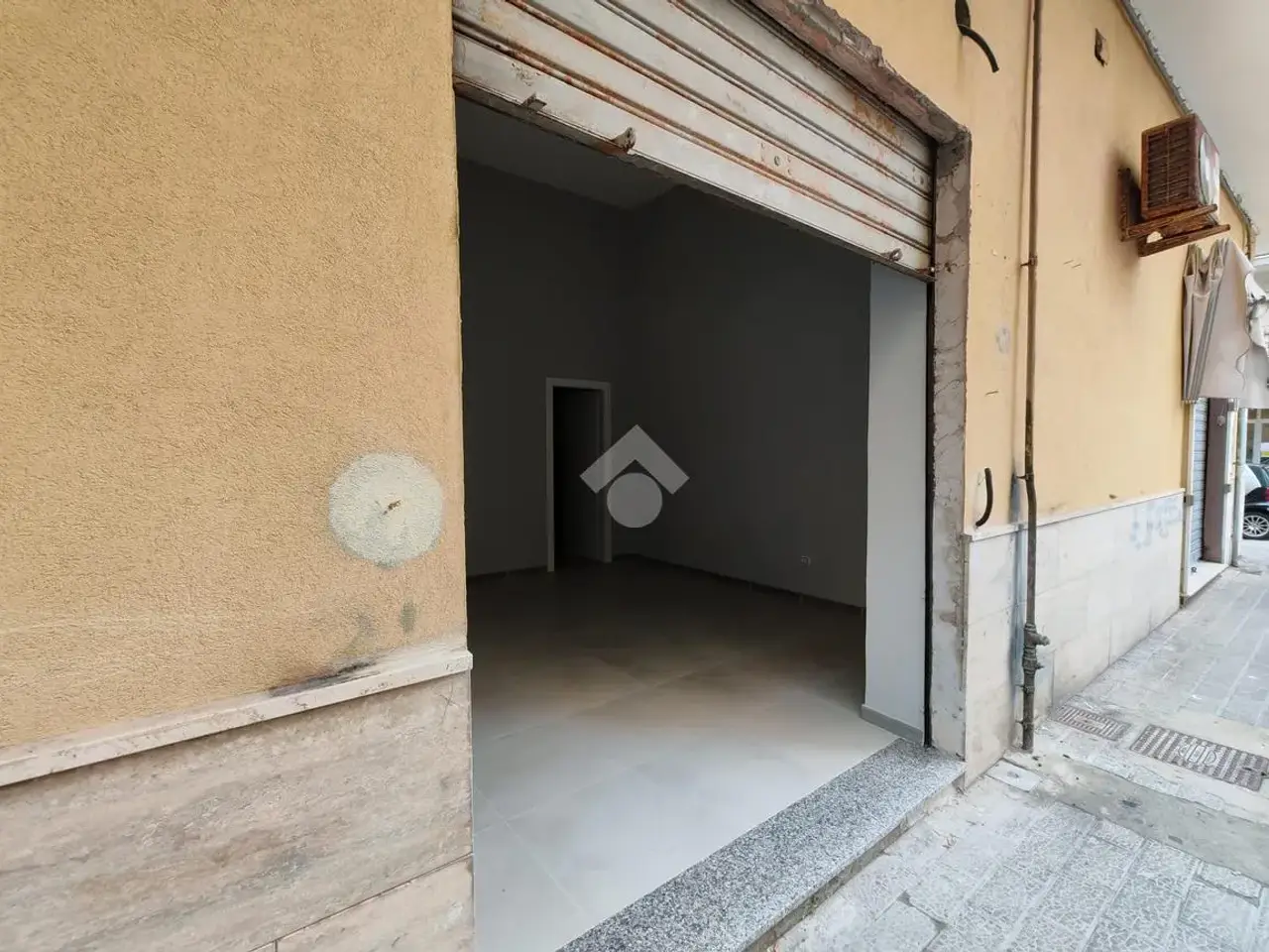 Negozio in Via Vincenzo Ambrogio Galdi, 6, Salerno, {3} - Foto 2