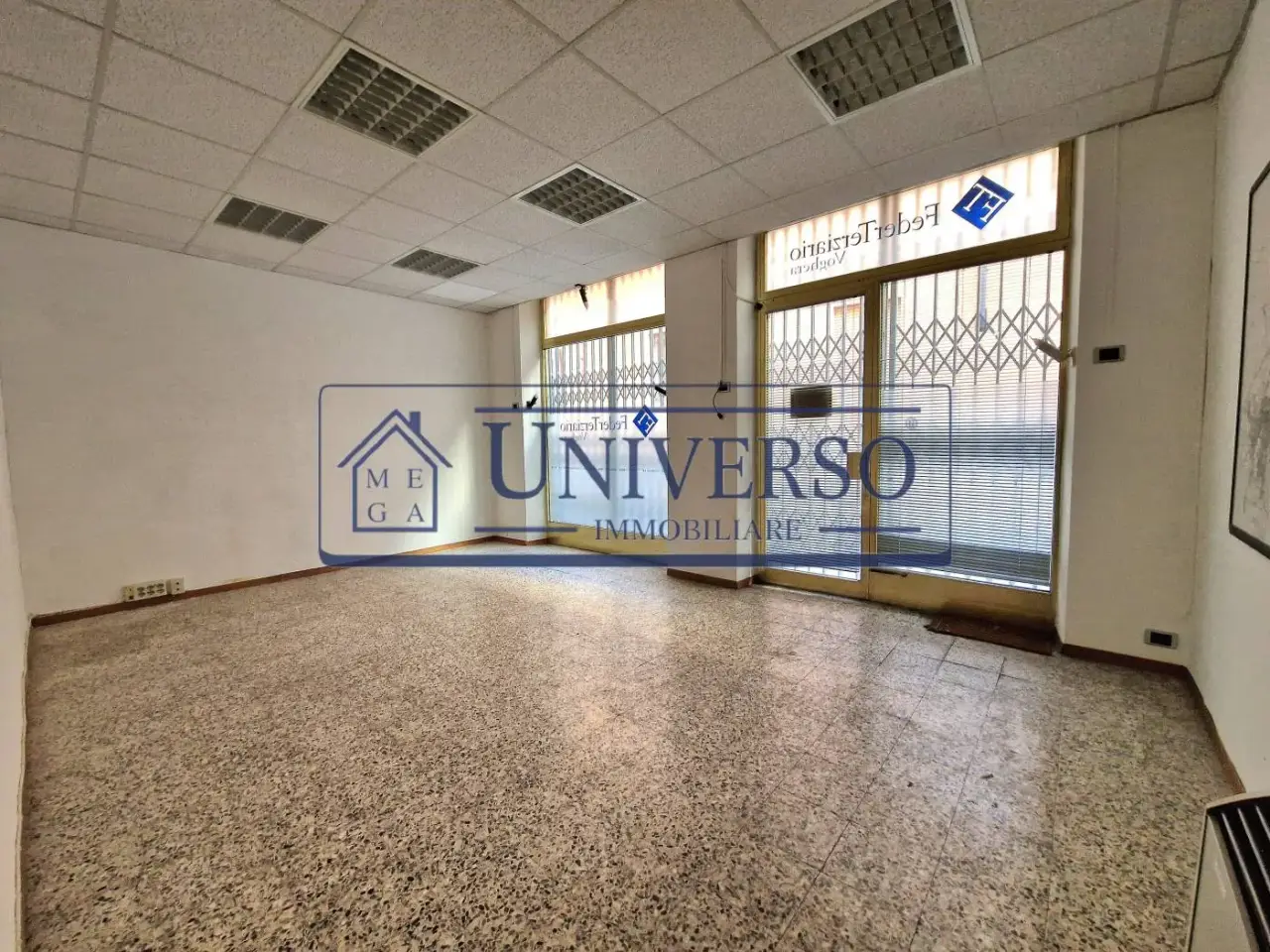 Locale commerciale in Via Galileo Galilei 29,Voghera, Voghera, {3} - Foto 1
