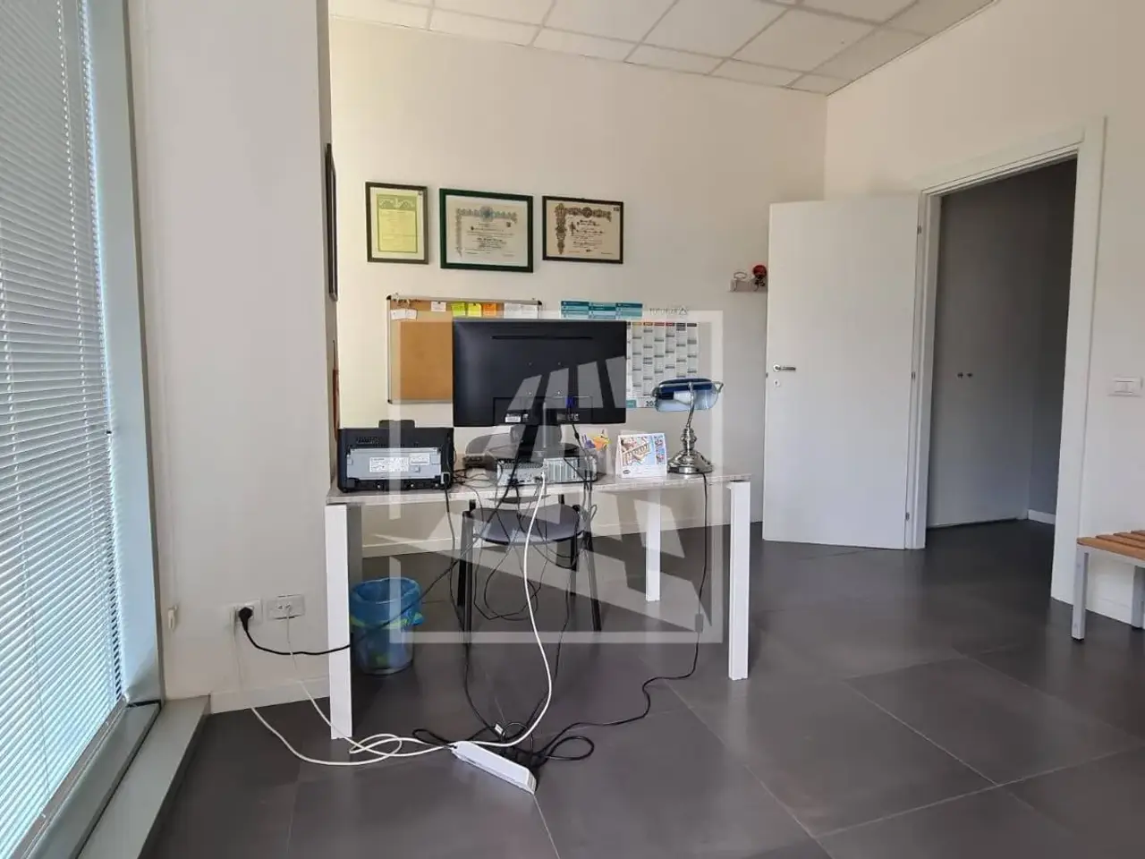 Negozio in Via Meuccio Ruini 11, Reggio Emilia, {3} - Foto 2