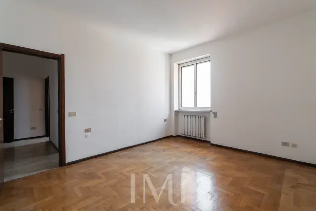 3-room flat in Via Sporting Mirasole 47, Opera - Photo 1