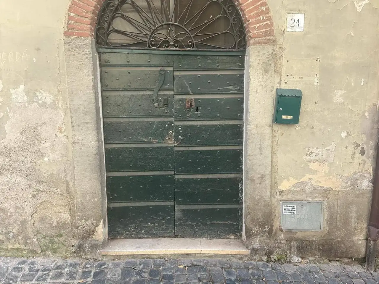 Negozio in Via Andrea Velletrano 26, Velletri, {3} - Foto 1