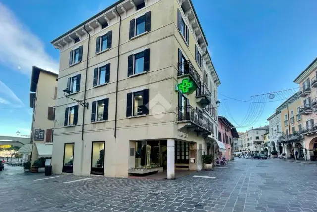 Büro in Piazza Giuseppe Malvezzi 1, Desenzano del Garda - Foto 1