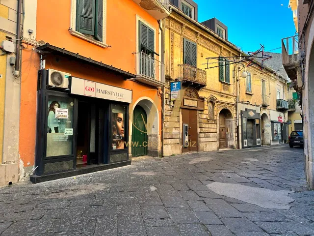 Geschäft in Via Filippo Iovara, Casagiove - Foto 1