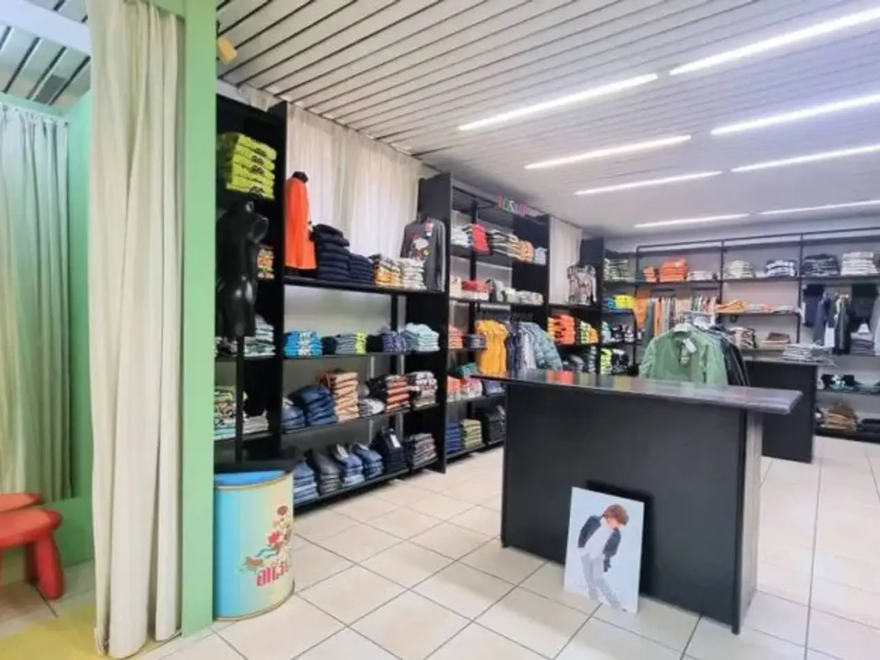 Abbigliamento in Via Nazario Sauro 9/a, Centro, Finale Emilia, Modena, Finale Emilia, {3} - Foto 1