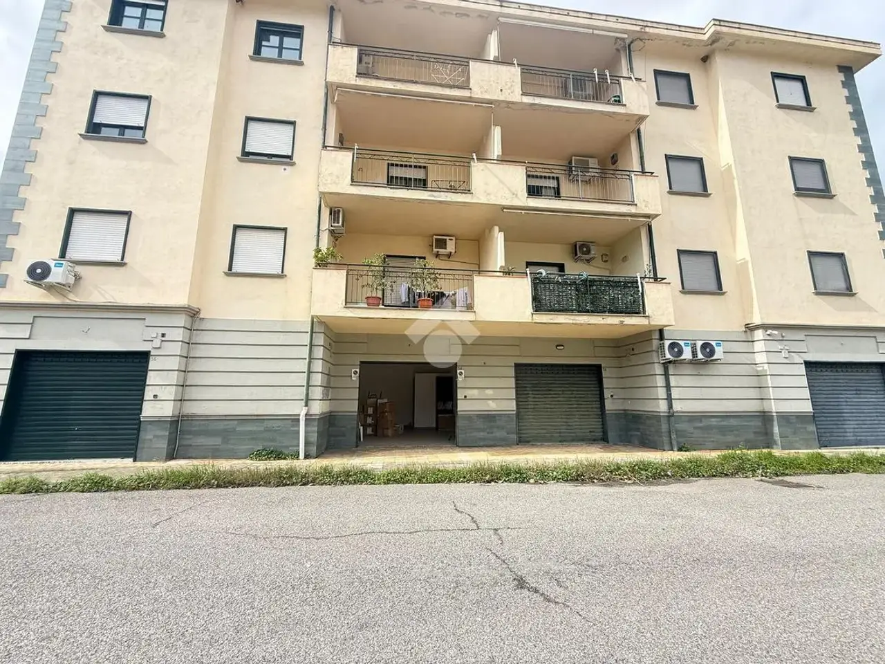 Magazzino in Via F. Joele 54, Corigliano-Rossano, {3} - Foto 1