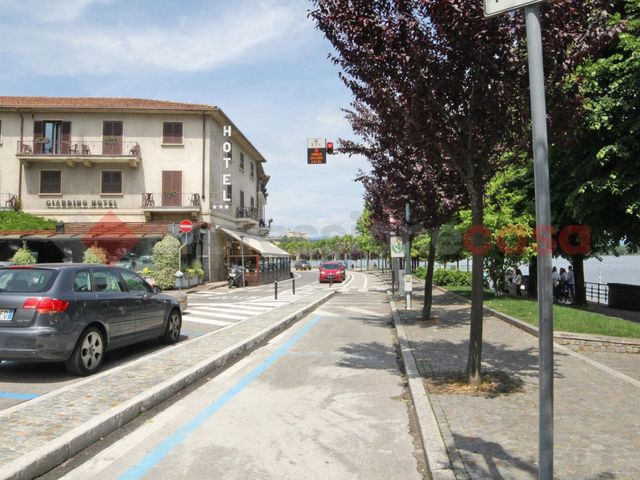 Geschäft in Via Matteotti 1, Arona - Foto 1