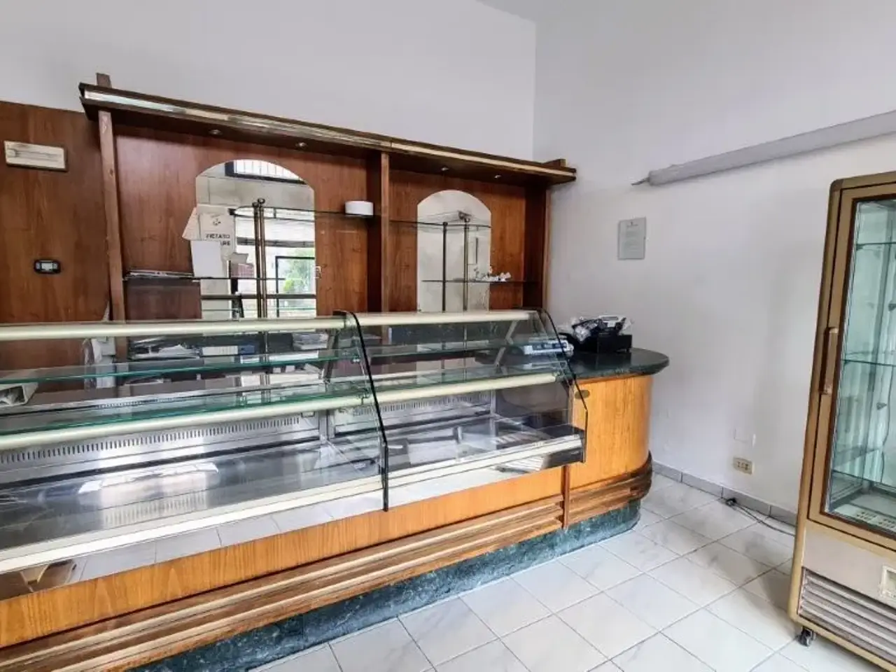 Locale commerciale in Via Vespri Siciliani, Redentore, Busto Arsizio, Varese, Lombardia, 21052, Italia, Busto Arsizio, {3} - Foto 2