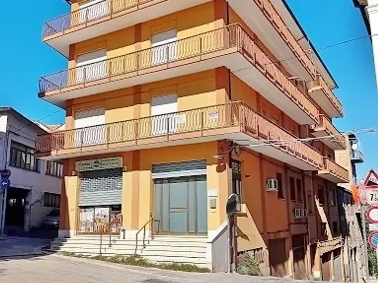 Parcheggio chiuso in Via Fontana, Orsogna, {3} - Foto 1