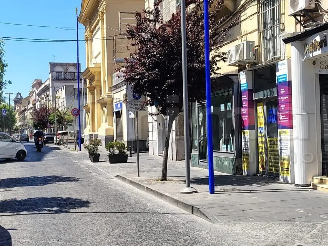 Palazzina commerciale in Corso Campano 183, Giugliano In Campania, {3} - Foto 1