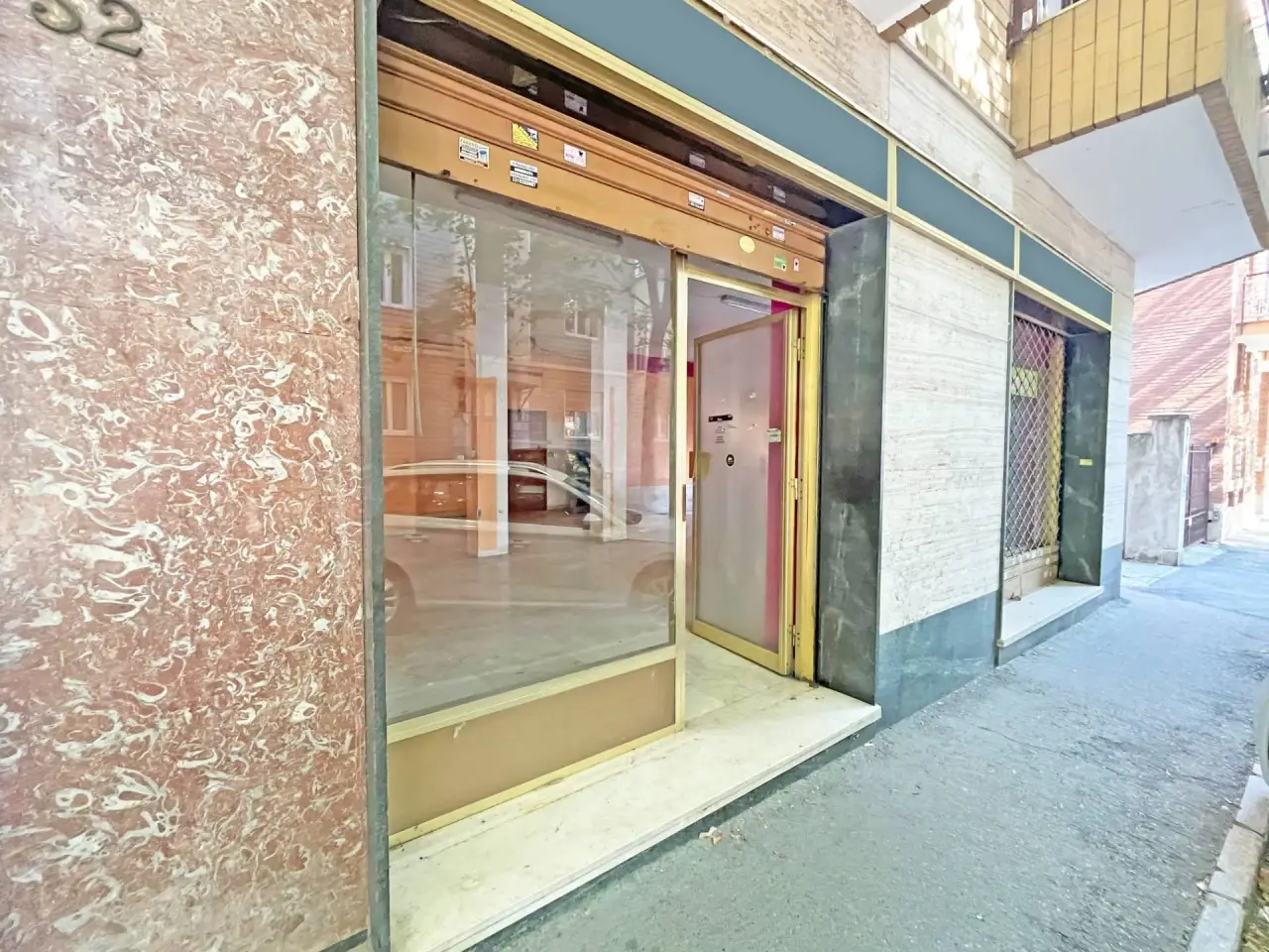 Negozio in Viale della Rimembranza 32, Pinerolo, {3} - Foto 2