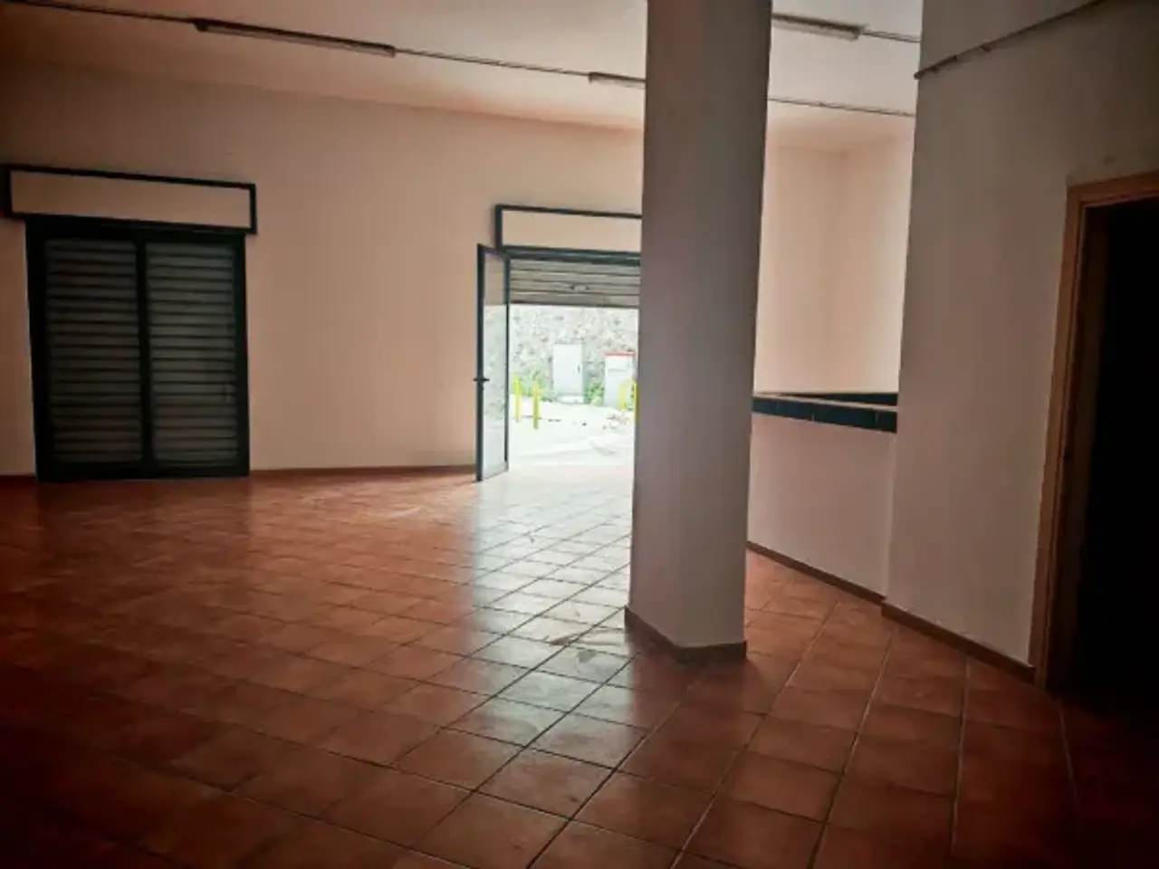 Negozio in Via Marina, Somma Vesuviana, {3} - Foto 1