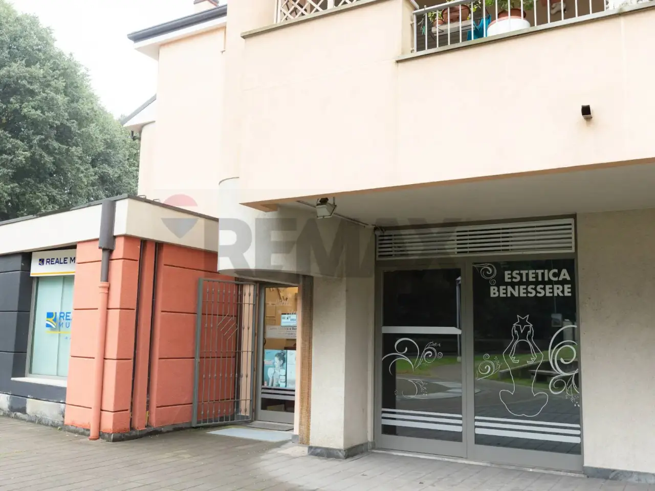 Esercizio commerciale in Piazza Carlo Mainardi 1, Abbiategrasso, {3} - Foto 1
