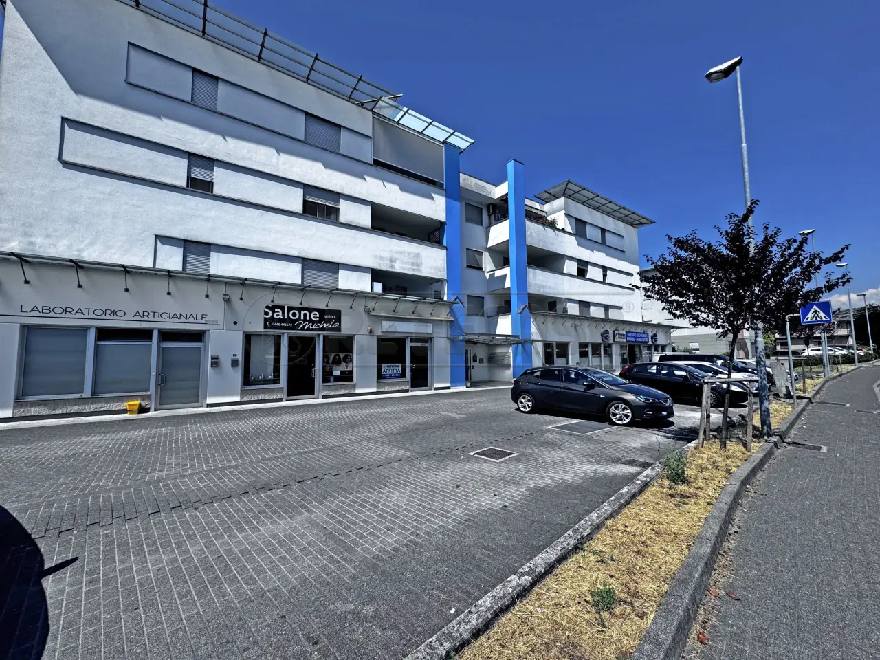 Palazzina commerciale in Viale Trieste  16, Cornedo Vicentino, {3} - Foto 2