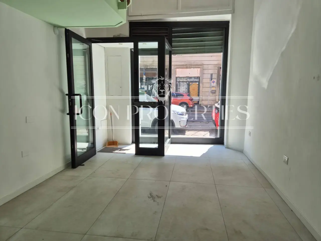 Negozio in Via Giulio E Corrado Venini, Milano, {3} - Foto 1