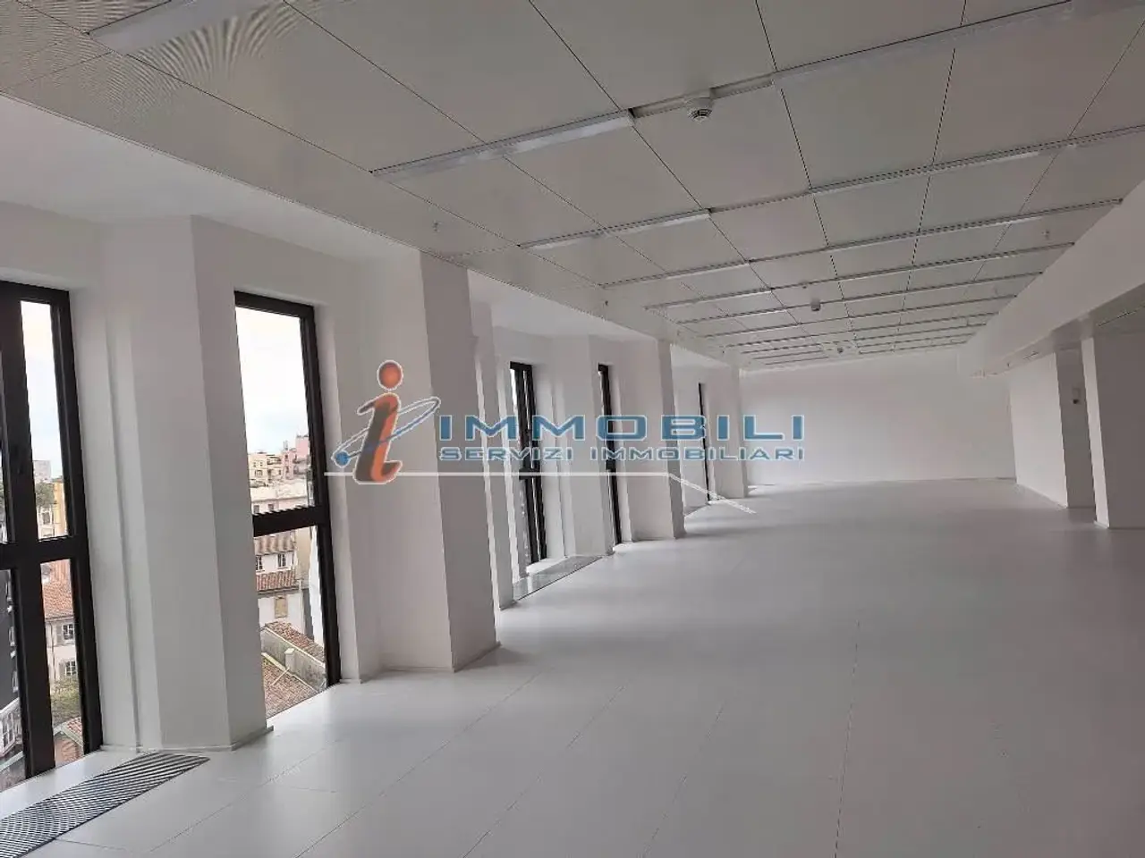 Esercizio commerciale in Corso Vittorio Emanuele II, Milano, {3} - Foto 1