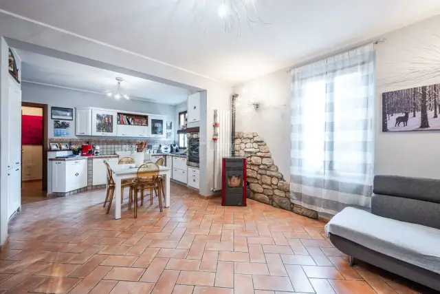 Vierzimmerwohnung in Via Liberazione 56, Casalgrande - Foto 1