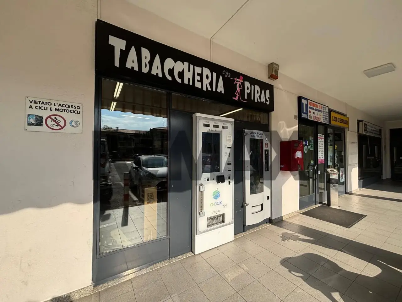 Esercizio commerciale in Via Aldo Moro 31, Villongo, {3} - Foto 1