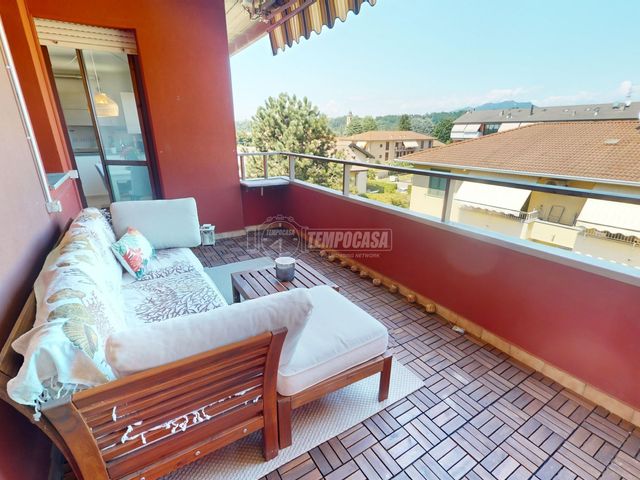 3-room flat in Via Piave, Malnate - Photo 1