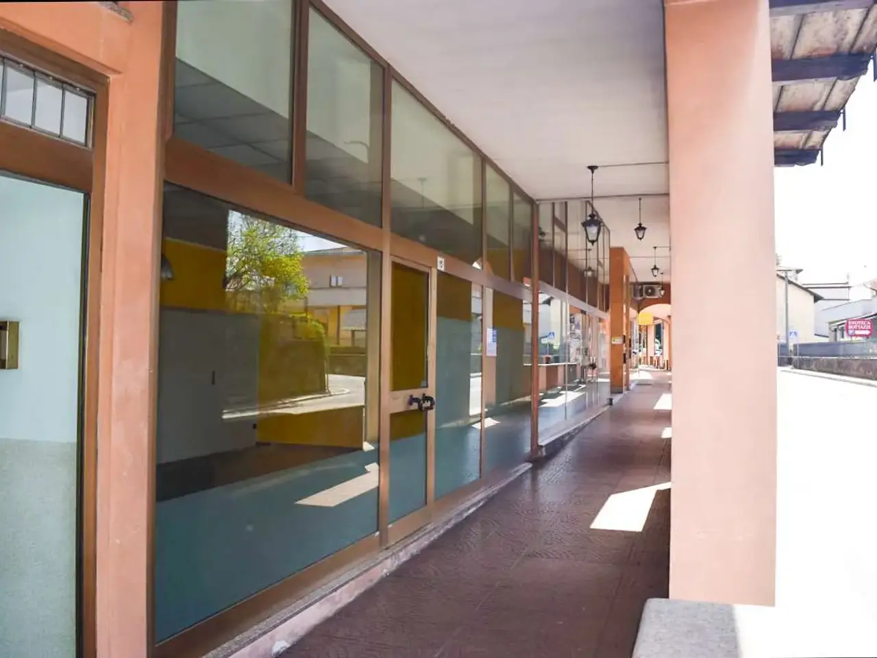 Negozio in Via Roncari 15, Besozzo, {3} - Foto 1