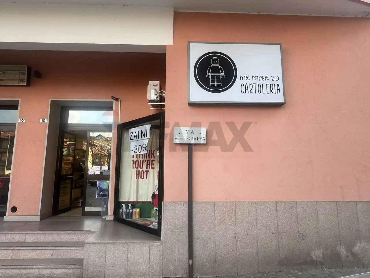 Esercizio commerciale in Piazza Vittorio Veneto 10, Laveno Mombello, {3} - Foto 1