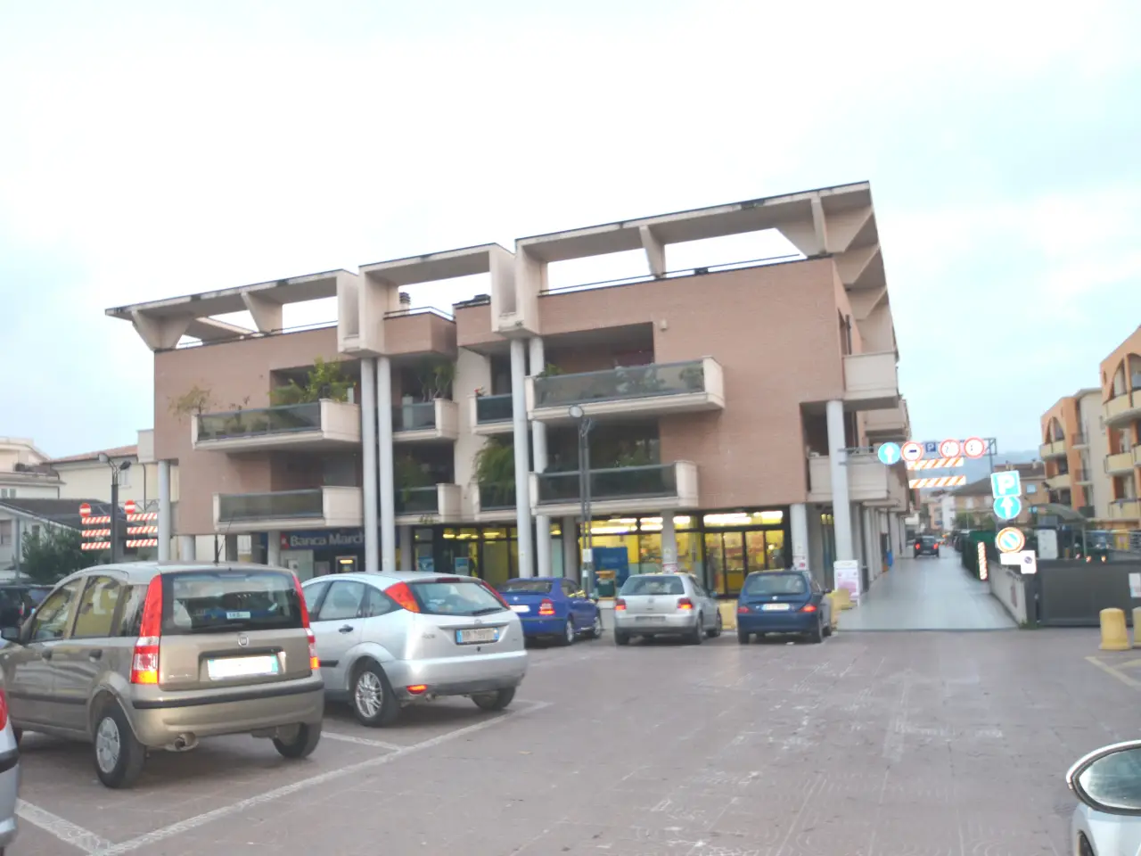 Negozio in Viale De Gasperi, Monteprandone, {3} - Foto 1