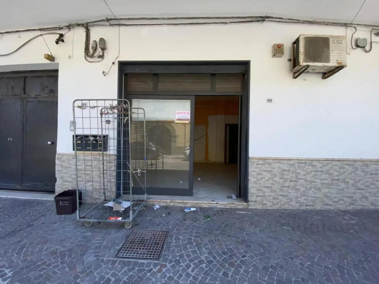 Negozio in Via Caserta, Mondragone, {3} - Foto 1