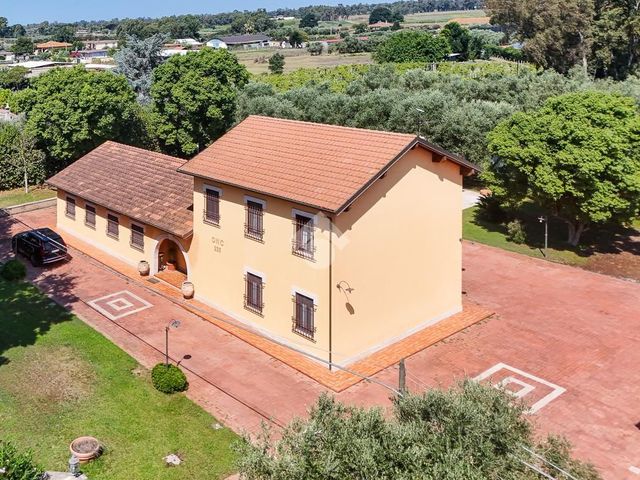 Villa in Strada del Crocifisso 44, Latina - Foto 1